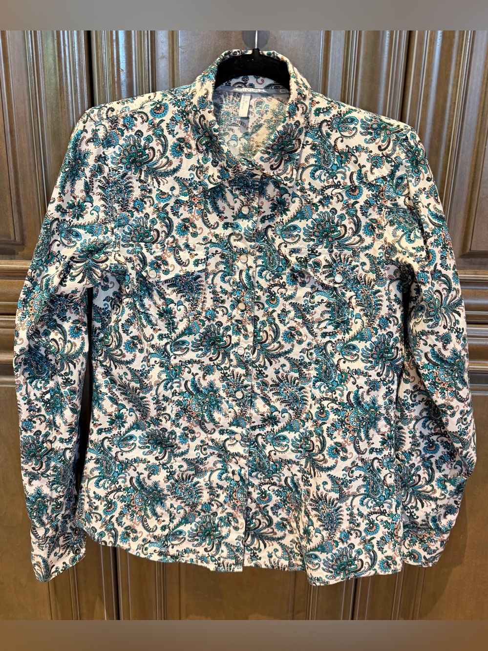 Cinch Floral Paisley Print Shirt in turquoise and white. Medium.